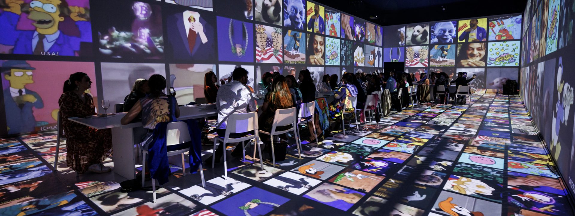 The immersive room at Plein Publiek BXL, projected floor to ceiling